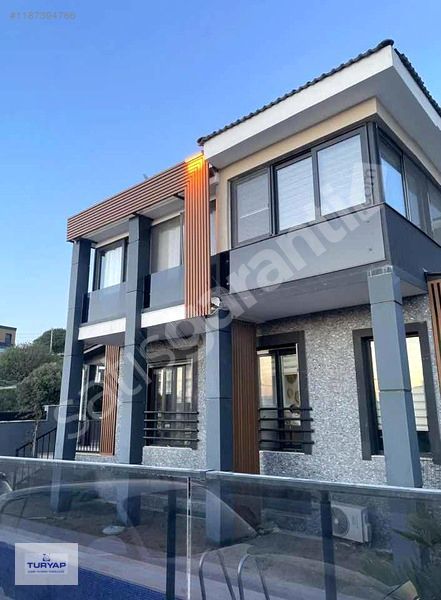 TURYAP'TAN ÇEŞME OVACIKTA HAVUZLU LÜKS SATILIK VİLLA