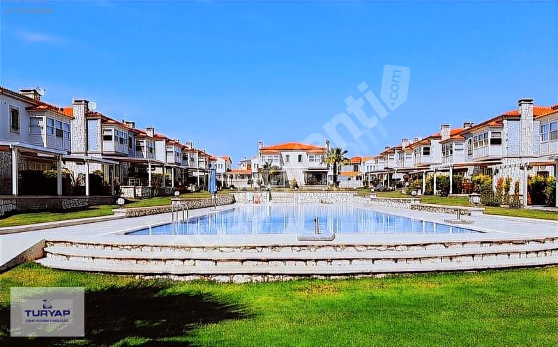 TURYAP ALAÇATI'da NEZİH SİTEDE SATILIK 3+1 VİLLA