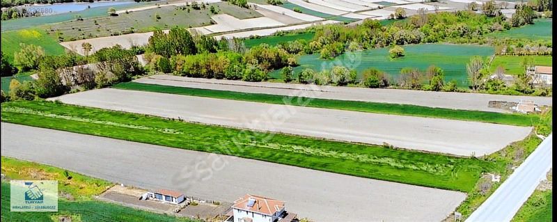 TURYAP'TAN HAMZABEYDE ASFALT CEPHE 4850m2 BİR KISMI İMARLI ARSA