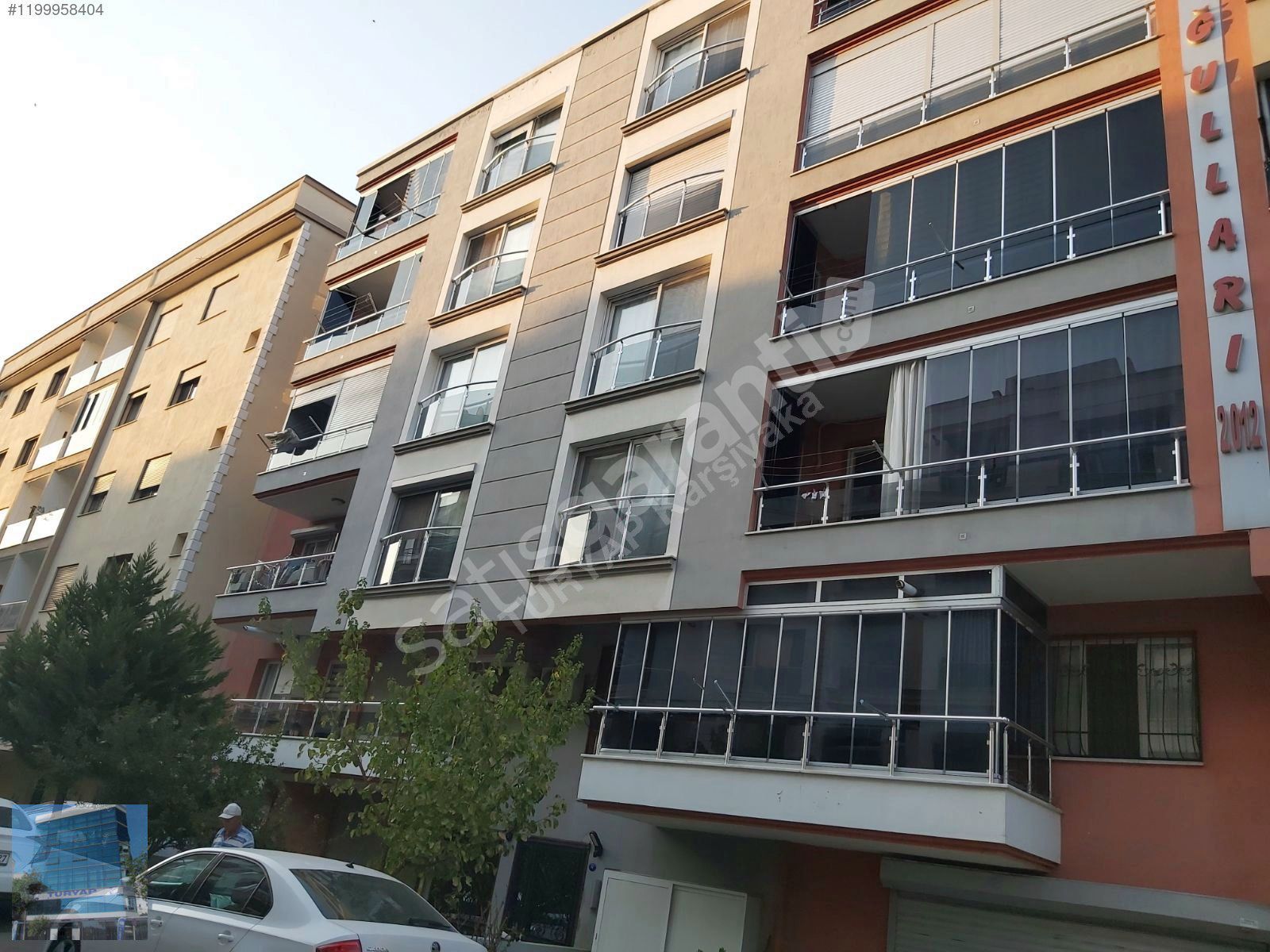Karşıyaka Örnekköy 'de 3+1 Satılık Asansörlü Dogalgazlı Daire