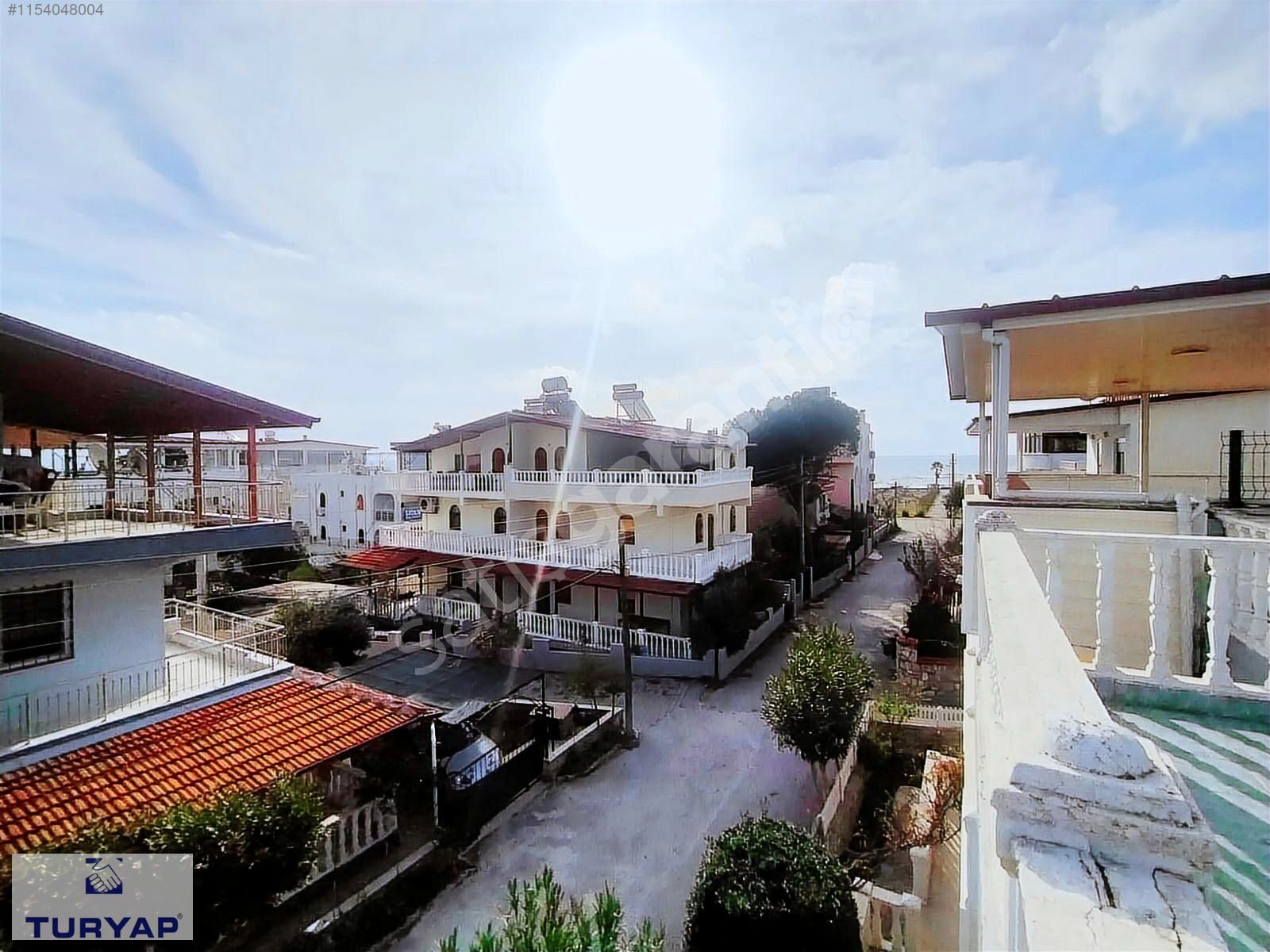 Seferihisarda Deniz Kenarı Müstakil Girişli Villa