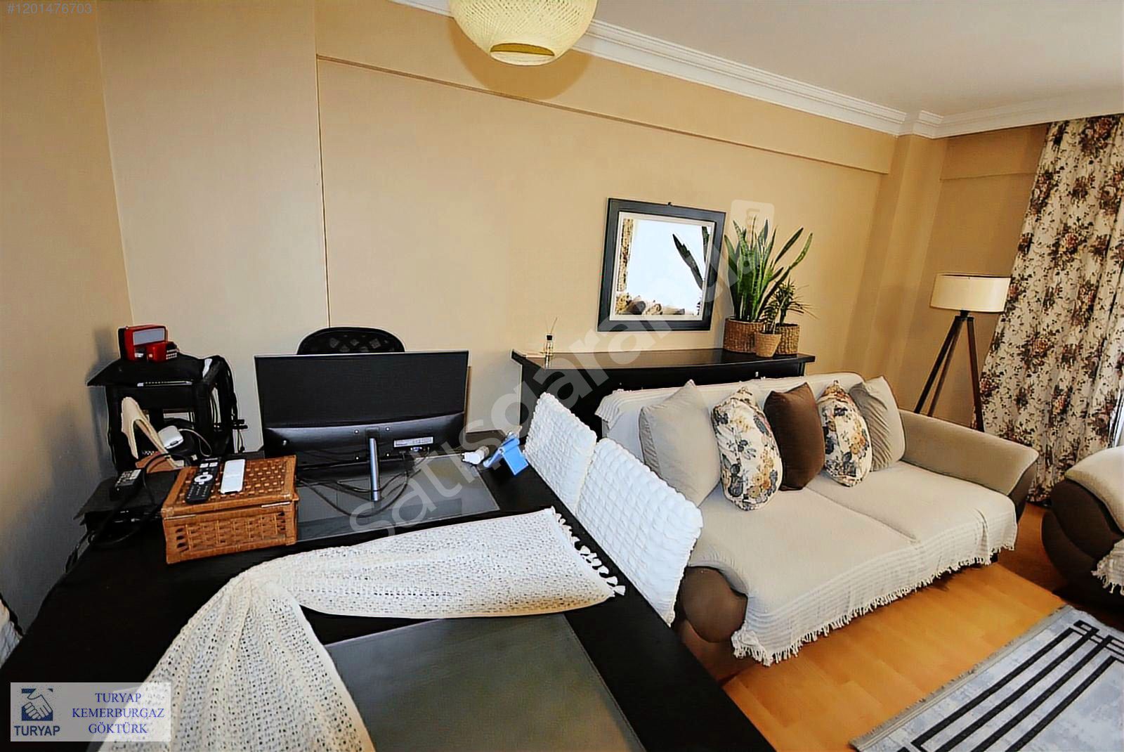 Göktürk Turyap'tan Çeşmebaşı Cad. 1+1 80 m2 Kapalı MutfaklıDaire