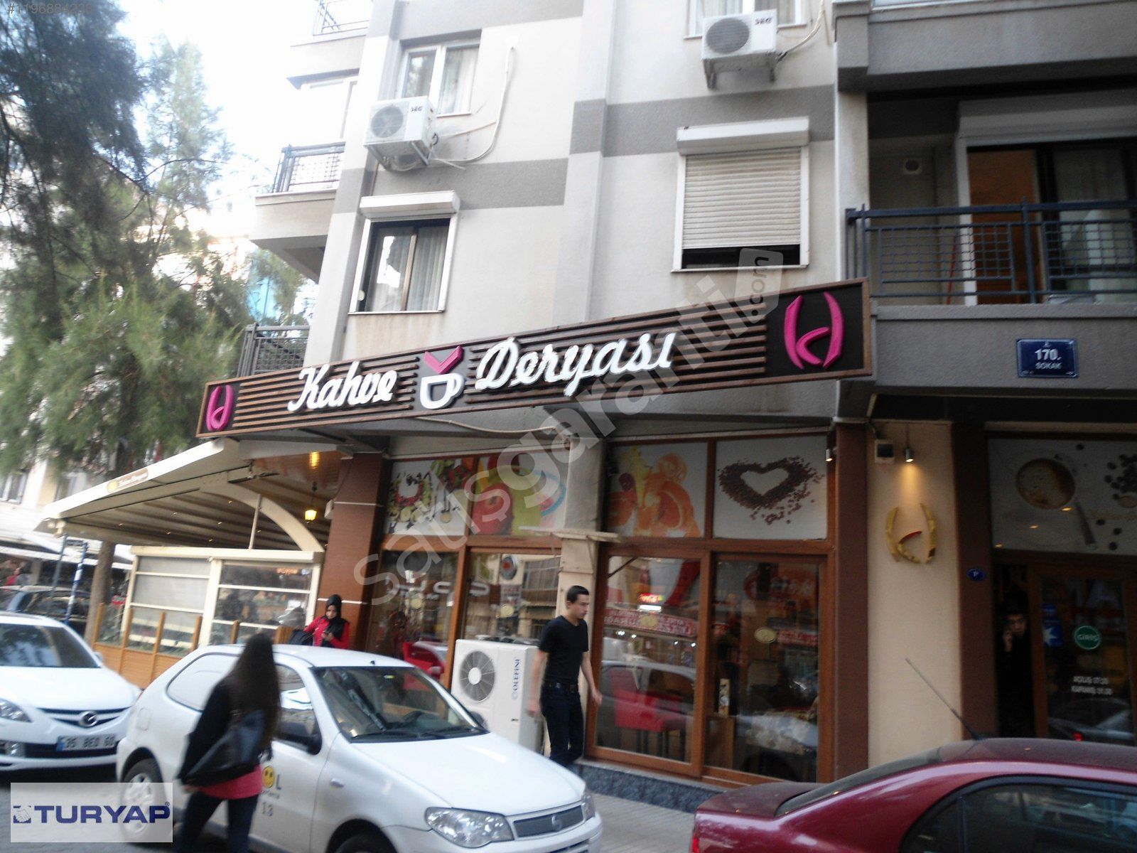 BORNOVA KÜÇÜKPARKTA FULL EŞYALI 3+1 DAİRE