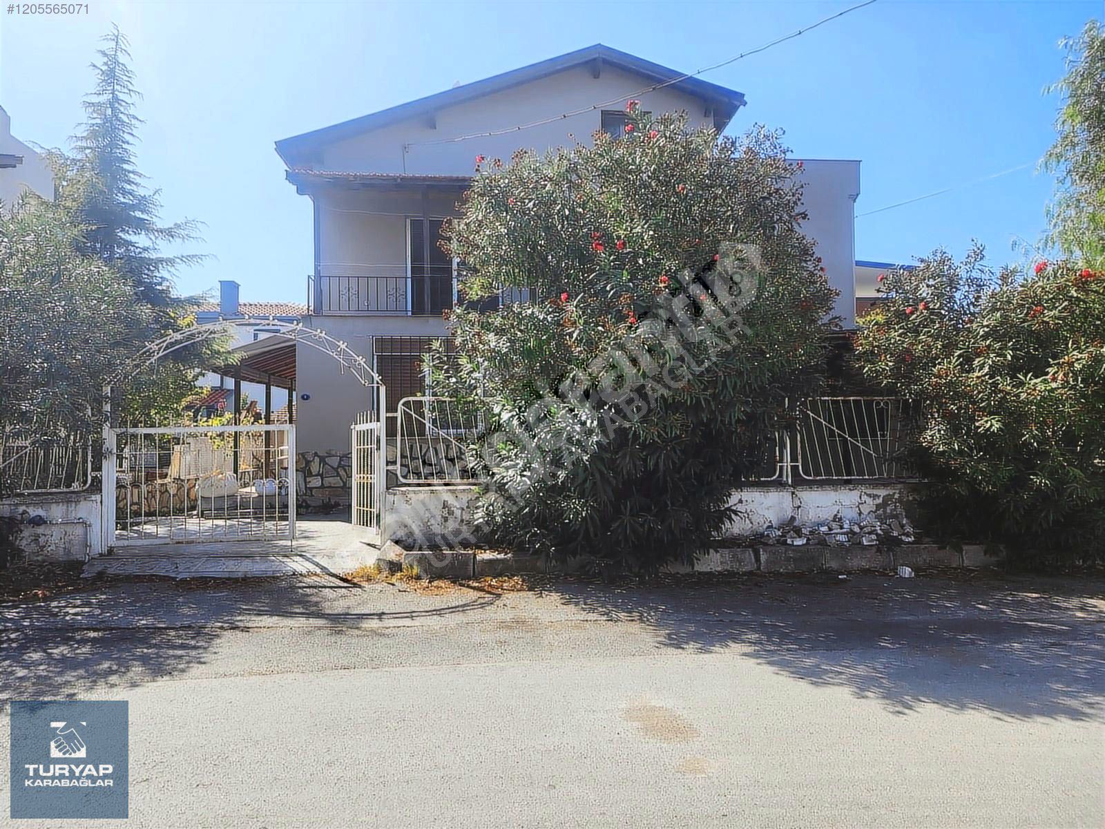 *ÇEŞMEALTI GÜVENDİK MAH.DENİZE 250M SATILIK TRİPLEKS YAZLIK*