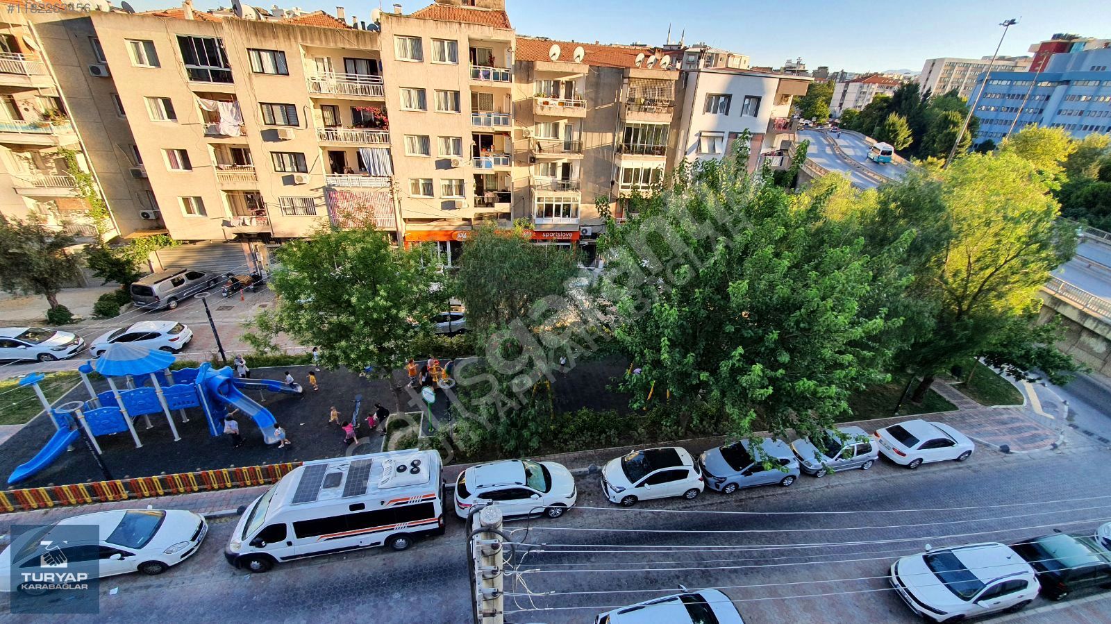İzmirpark AVM ve Köstence Köprü Yanı Köşe,Otoparklı 3+1 Satılık