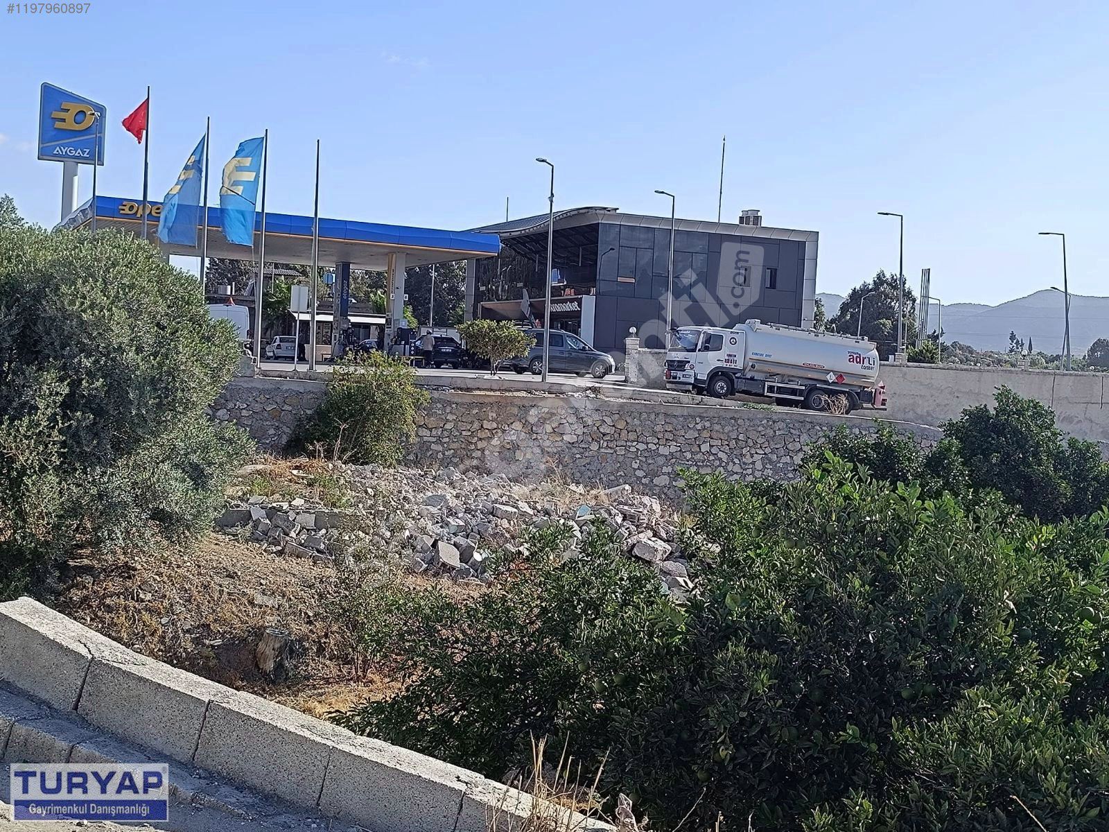 Samandağ ana yolu üzerinde fırsat arazi