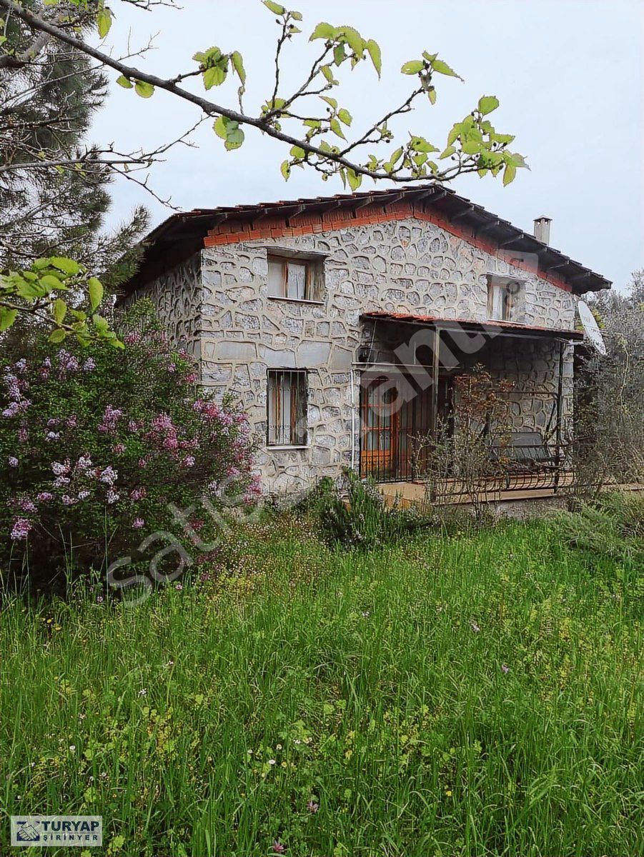 İZMİR ÇAMÖNÜ KÖYÜNDE 2700M2 ALANDA 2 ADET DUBLEKS EV