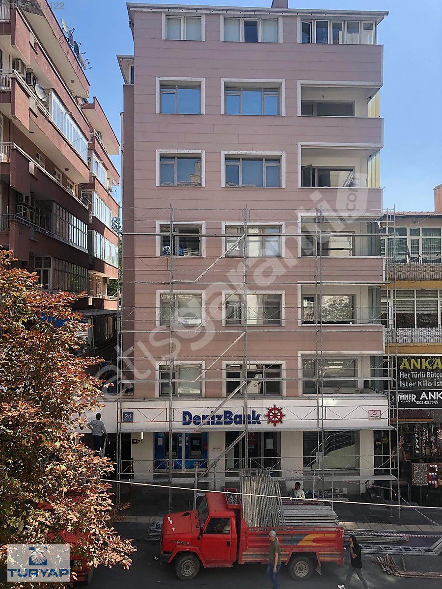 TUNALI HİLMİ CADDESİ ÜZERİNDE 2.500 m2, KOMPLE BİNA