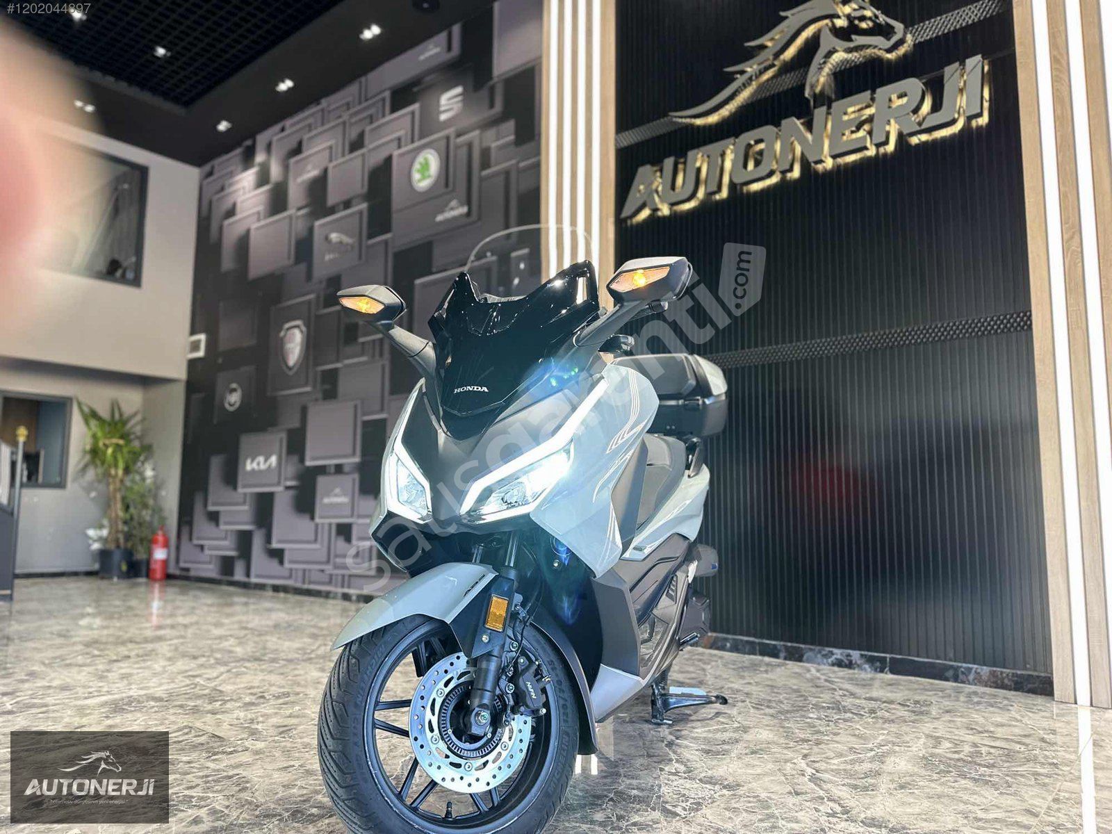 AUTONERJİDEN 2024 MODEL HONDA FORZA NSS 250 ÇANTALI NARDO GRİ