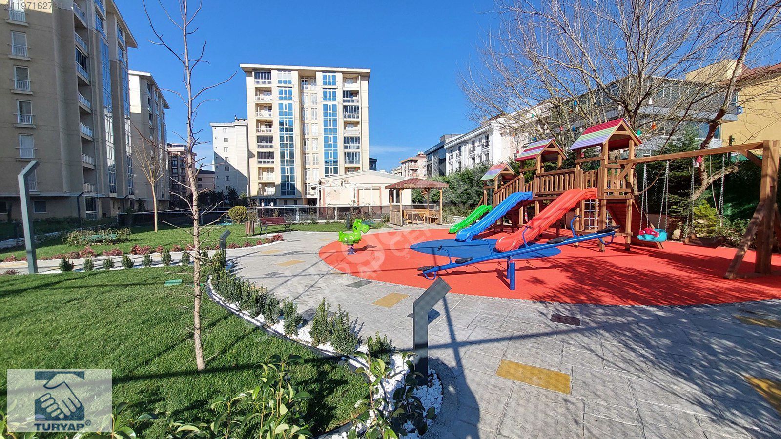 Turyap'tan Çekmeköy Akasya evleri boyalı Kiralık 3+1 Daire