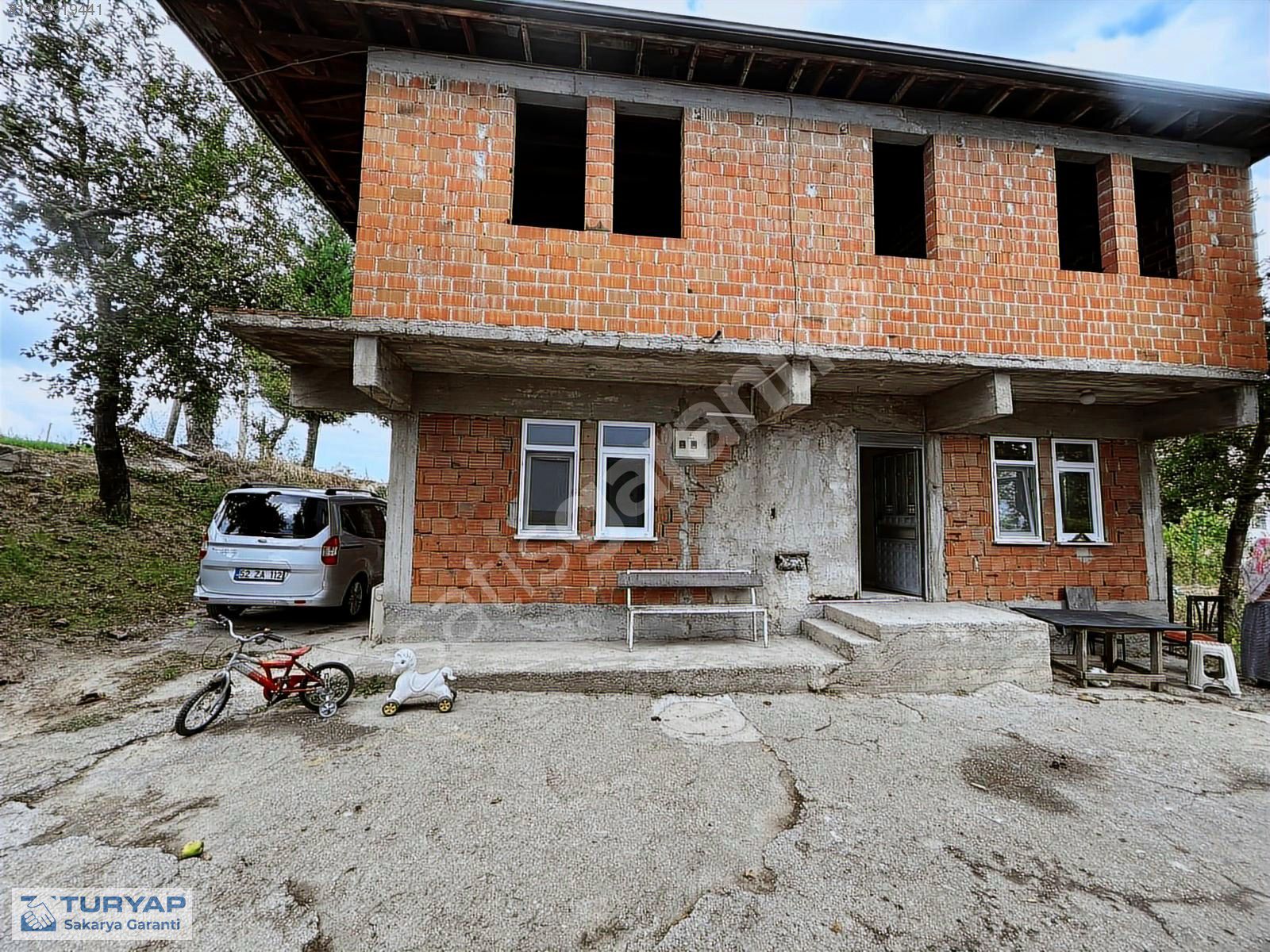 Arifiye Karaaptiler'de 302 m' içinde Bahçeli Müstakil Bina