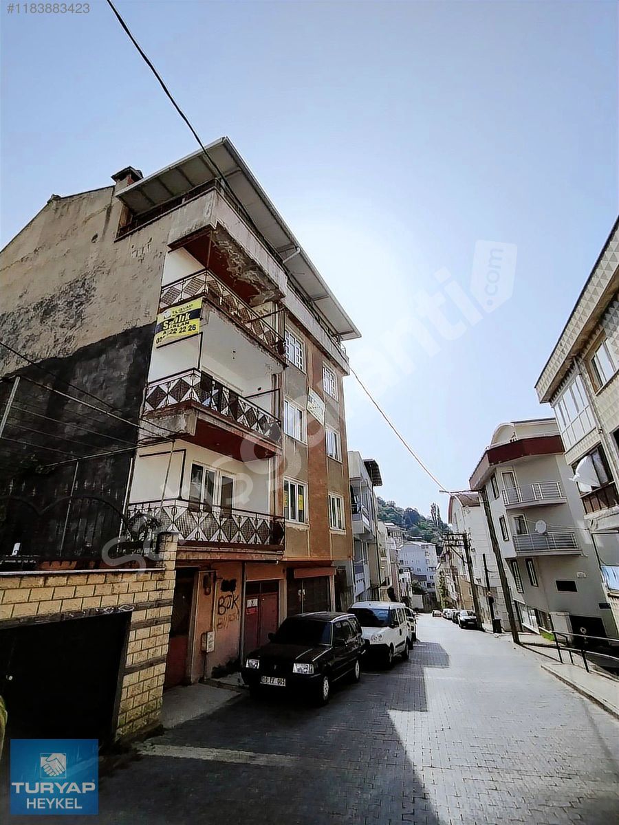 MOLLAARAP'TA 4 KATLI KOMPLE SATILIK BİNA