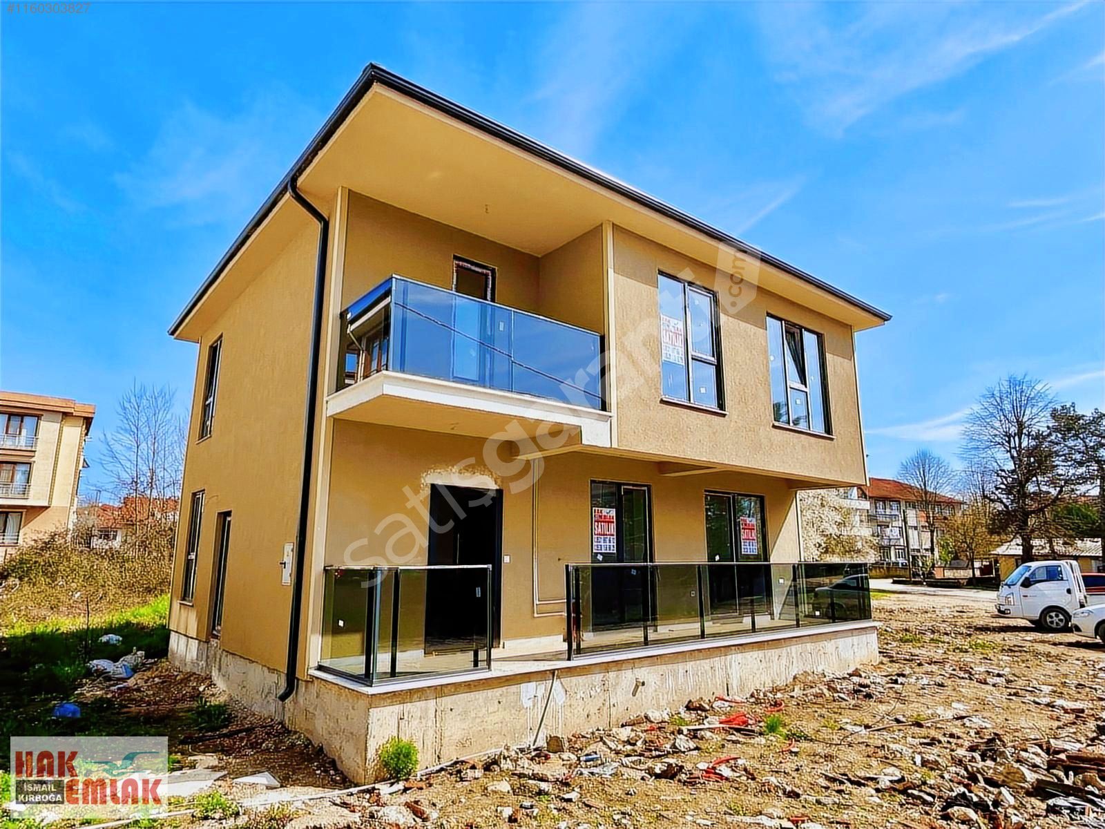 Hak Emlak'tan Merkezi Konumda Daire Fiyatına Satılık 4+1 Villa