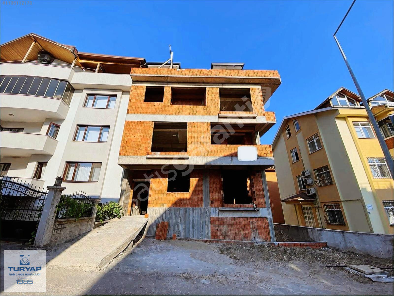 Turyap'tan 60 Evlerde 180m2 4+1 Satılık Ters Dubleks