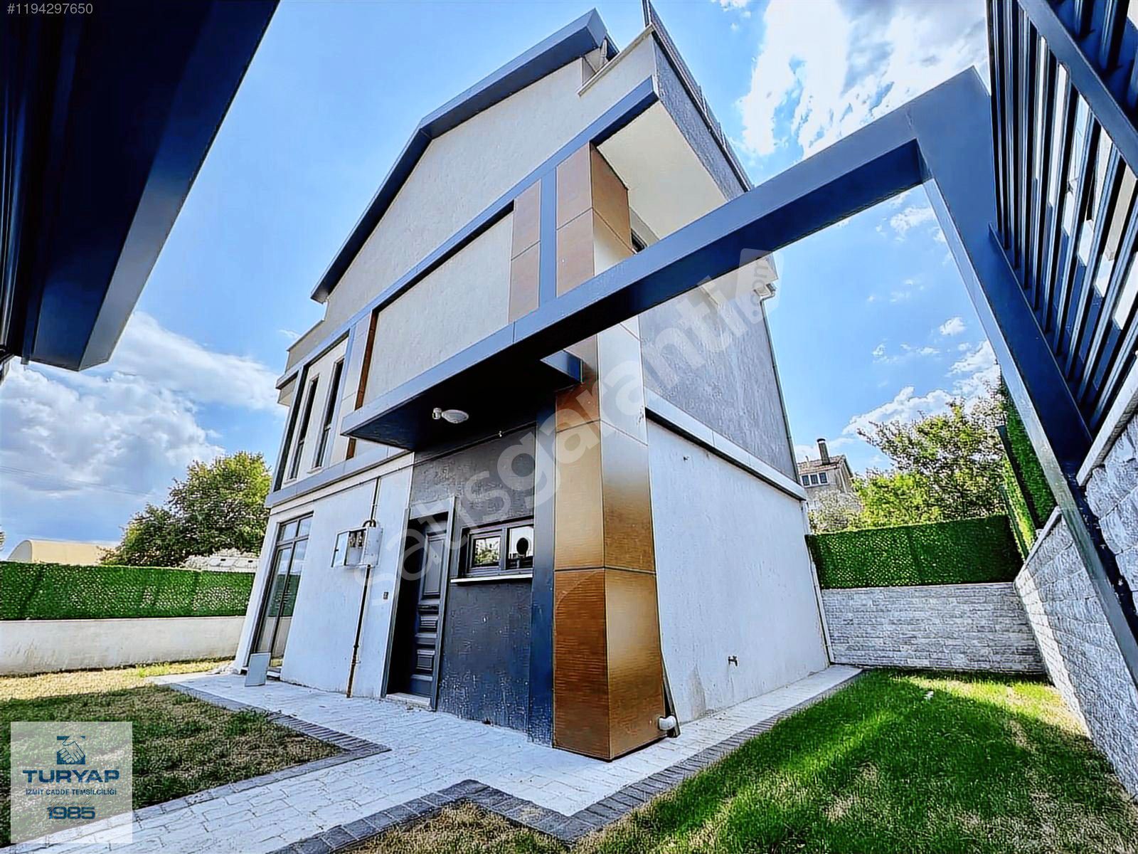 Turyap'tan Kirazlıyalı'da Deniz Manzaralı Akıllı Ev Sistem Villa