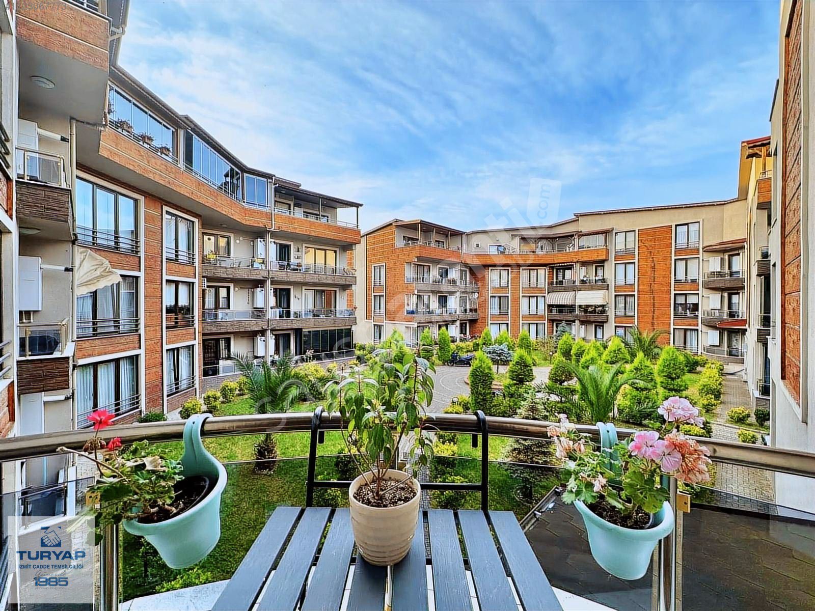 Turyap İzmit Cadde'den Plajyolu Gökçe Sitesi Eşyalı 1+1 Daire