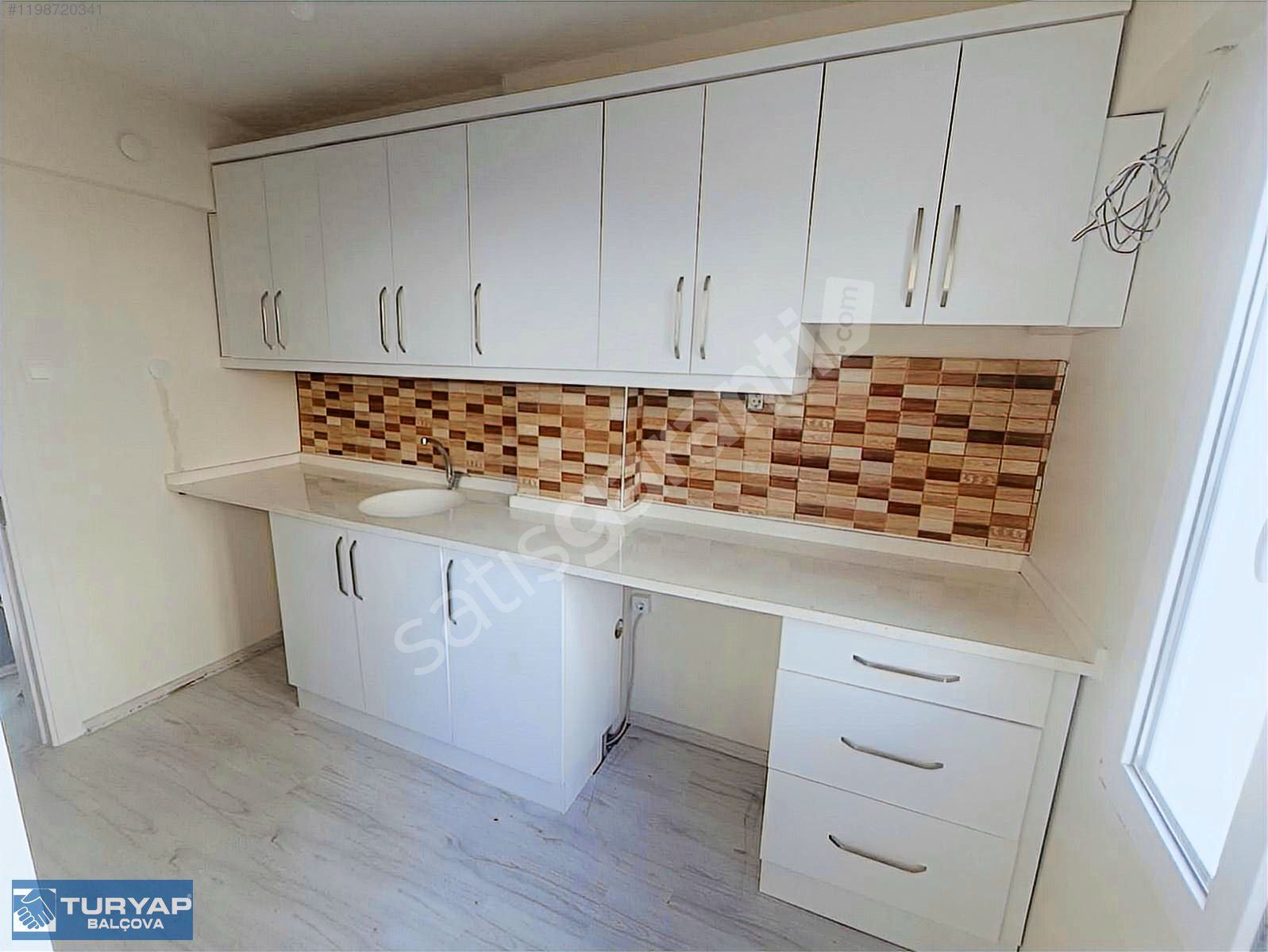 Korutürk Muhtarlığı Yakını 2+1 Bakımlı Köşe Kiralık Daire