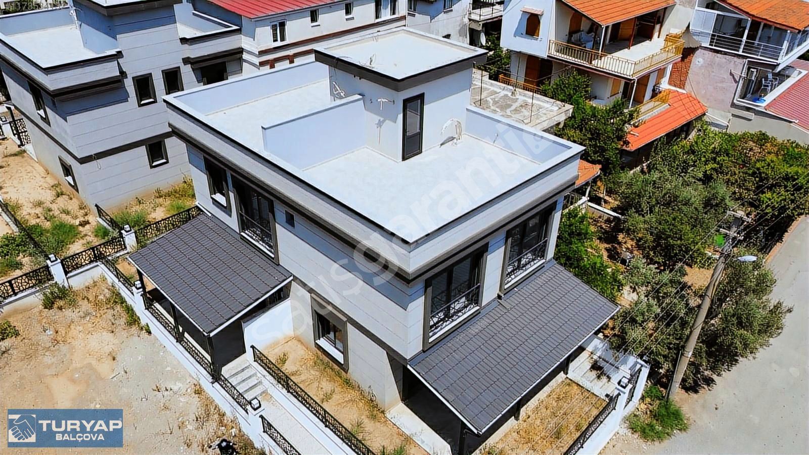 SEFERİHİSAR'DA DENİZE 200M UZAKLIKTA 2+1 3+1 BAHÇELİ VİLLALAR