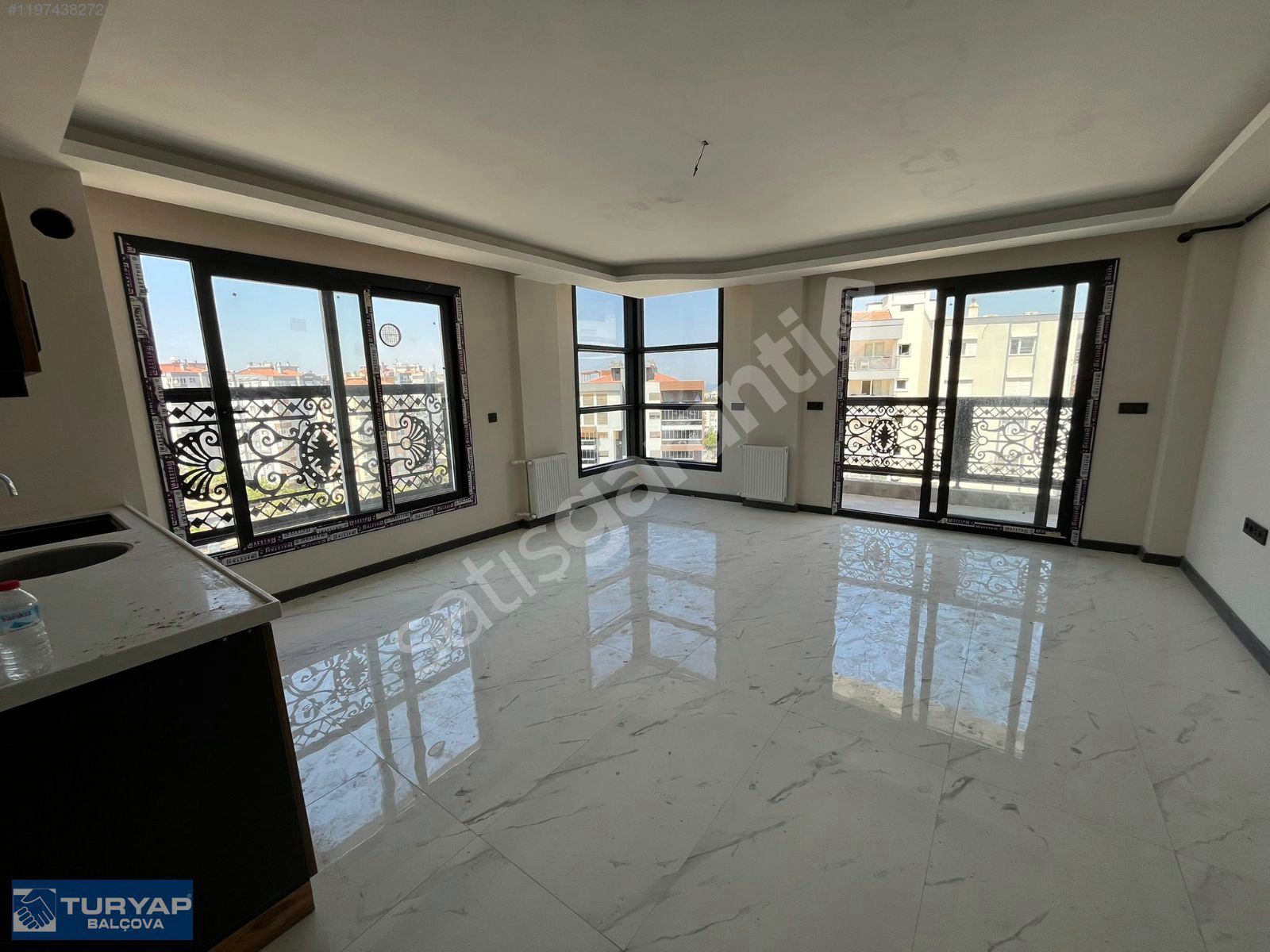 Balçova' da Deniz ve Orman Manzaralı Teraslı Dubleks Daire