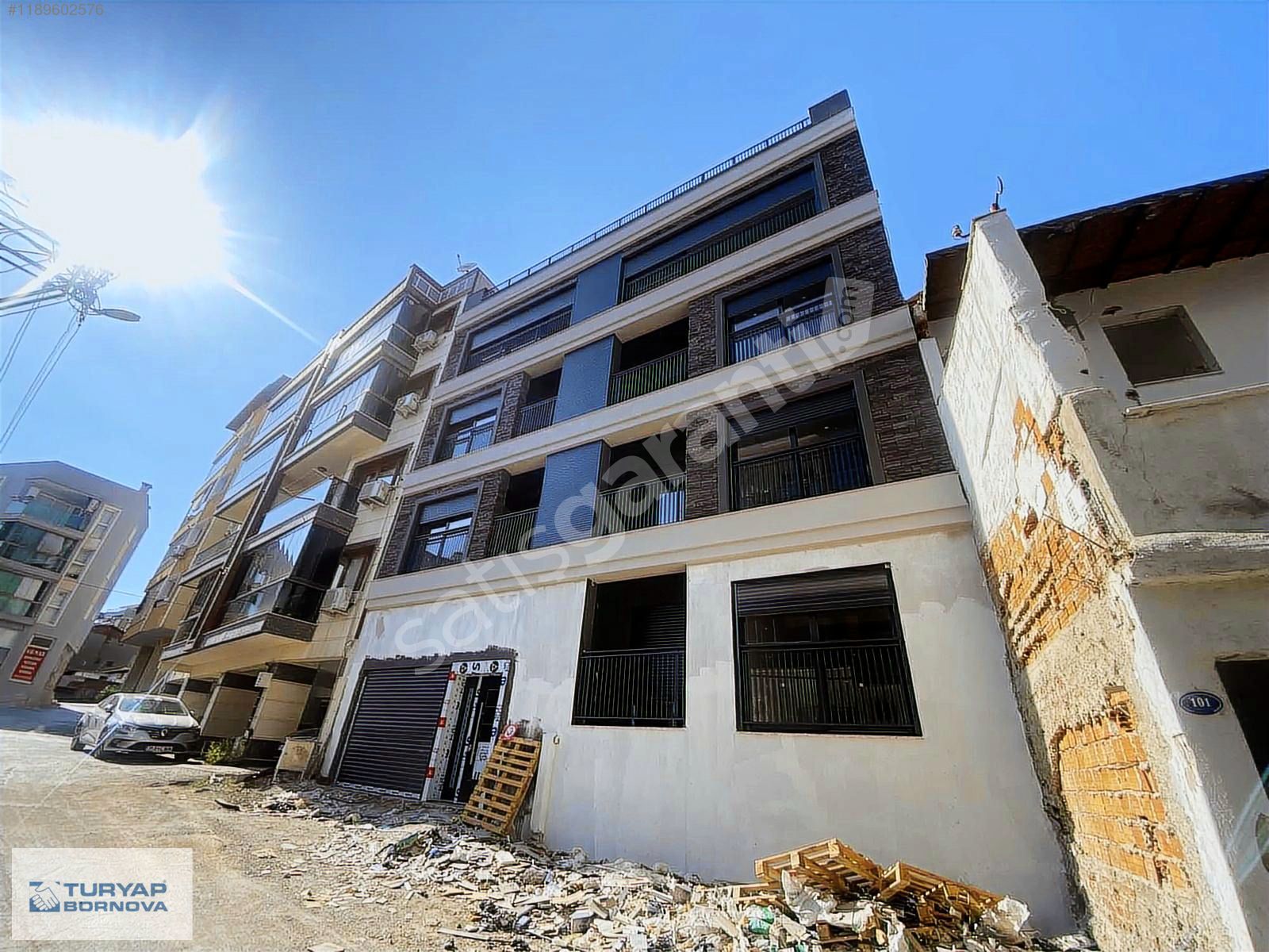 Bayraklı Adil Akçamlı Sk.da Satılık Sıfır 2+1 Daire