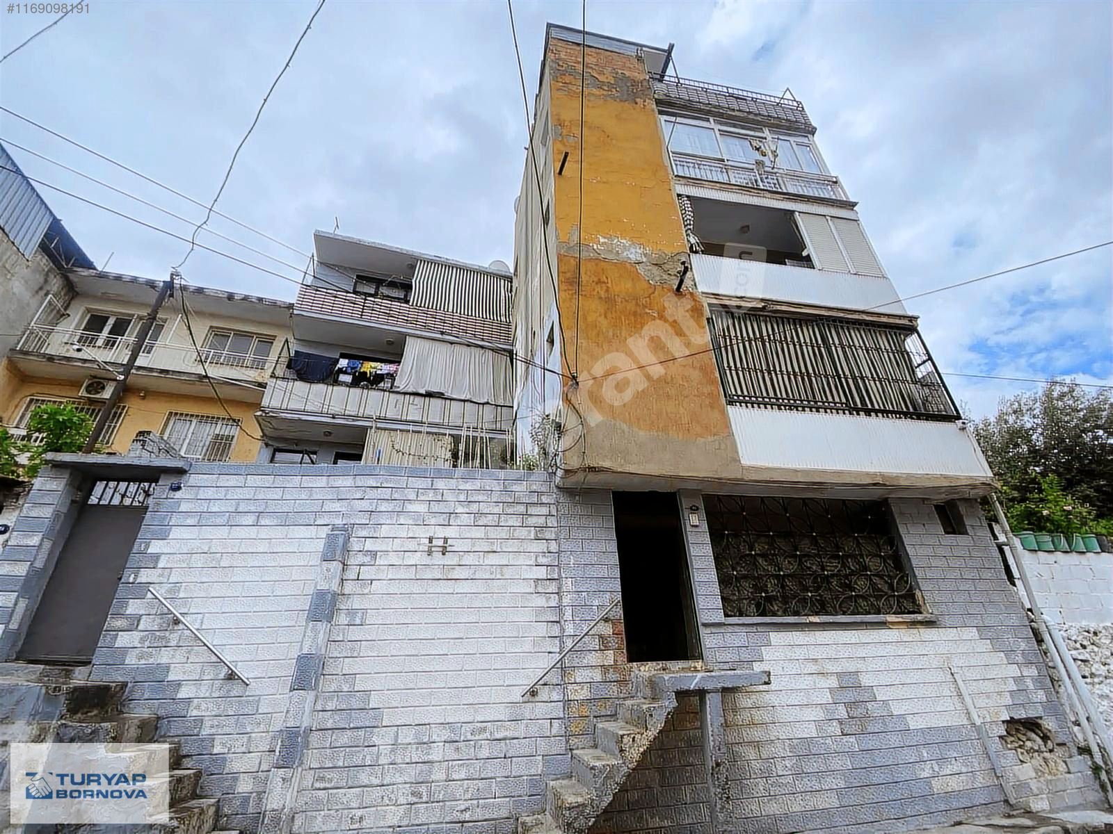 Gültepe'de Satılık 146 m2 Arsa İçerisinde 2 Adet Bina