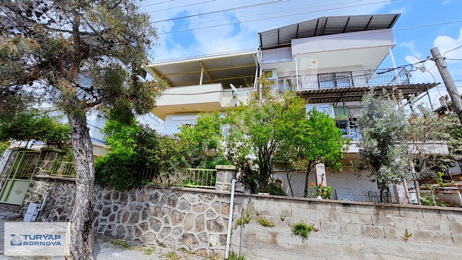 İzmir Bornova Satılık 3+1 Müstakil Bahçeli Ev