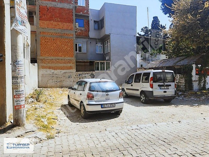 BORNOVA ÇAMDİBİNDE FIRSAT KÖŞE 2 KAT İMARLI ARSA