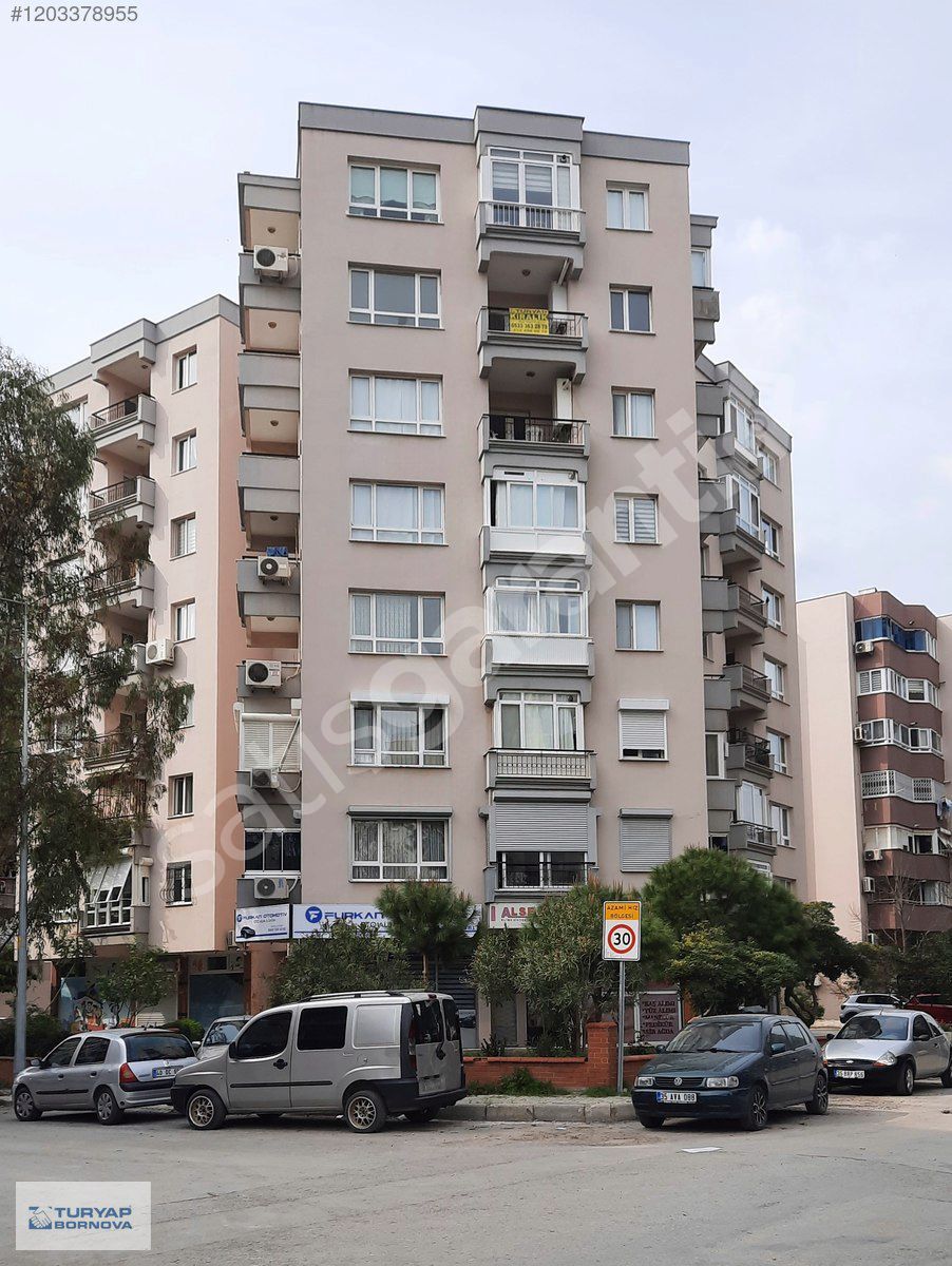 Bayraklı Kızılay Kan Merkezi Arkasında Doğalgaz Kombili 3+1