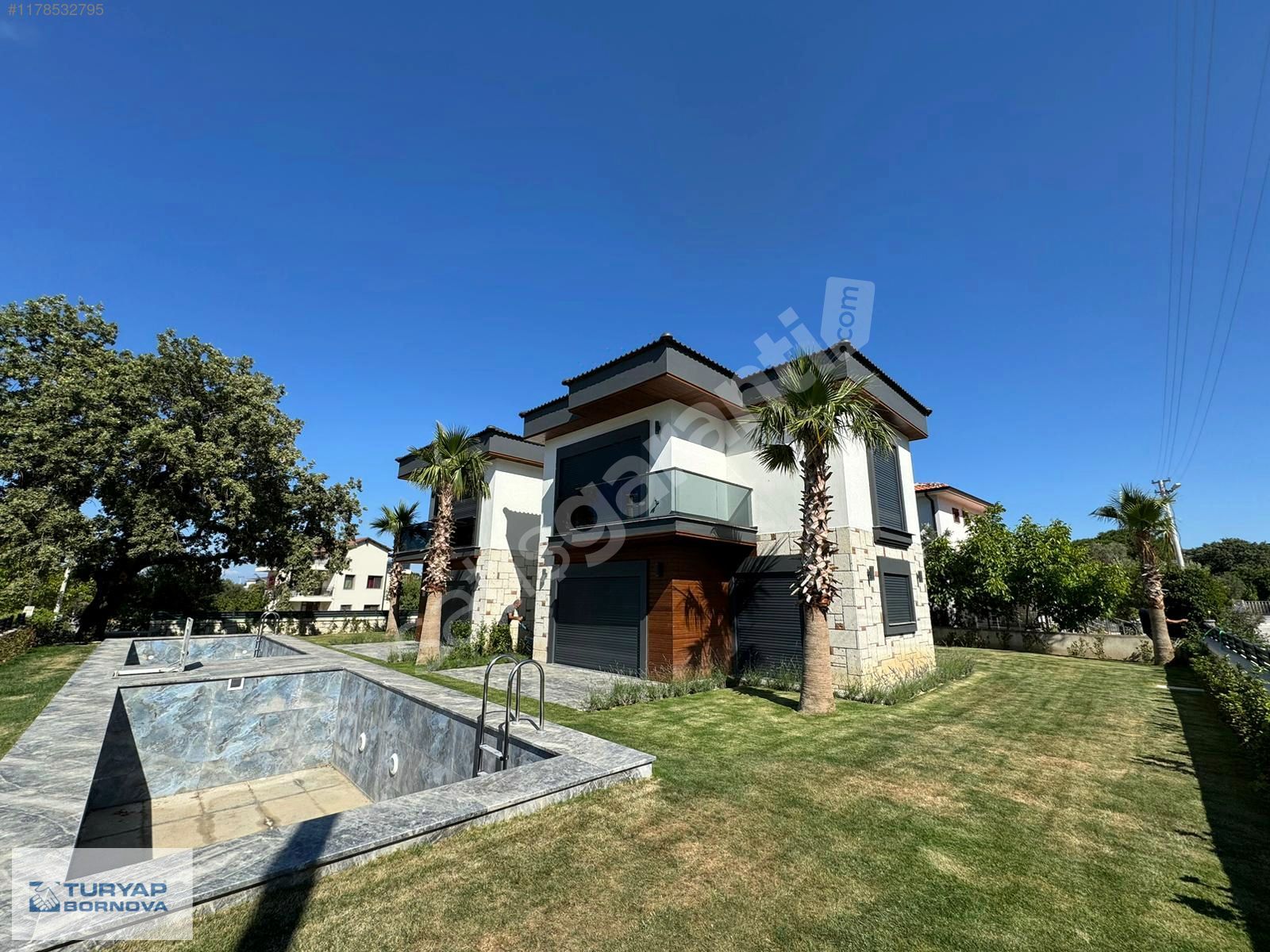 Karaburun Bodrum Plajına 150m Mesafede Lüks Dubleks Villa..