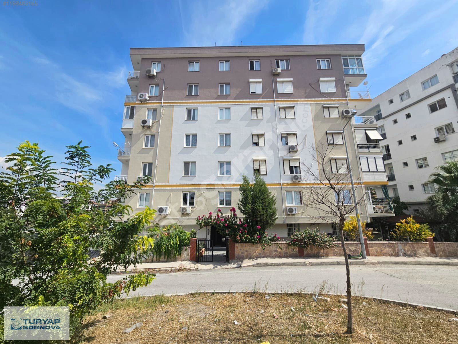 Evka 3 Metro Durağı Karşısı Satılık 2+1 Ara Kat Daire