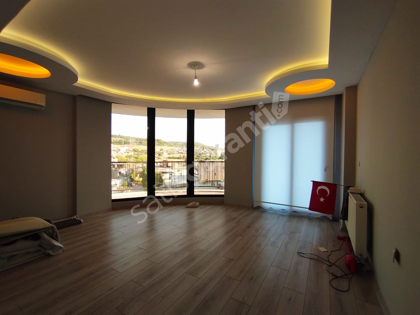 BUCA BULVAR CEPHELİ SİTE İÇİ ASANSÖRLÜ KÖŞE FERAH LÜKS DAİRE