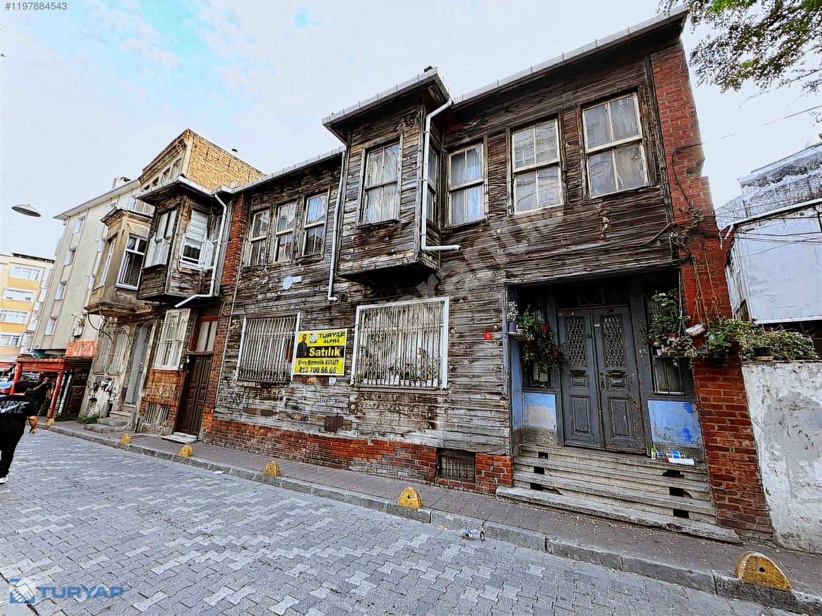 Fatih Samatya'da 300m2 Kapalı alan, 439m2 arsası ile T.E. Bina