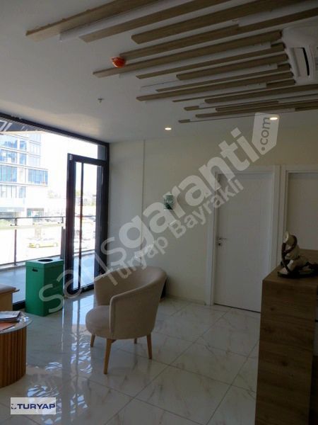 Bornova Avcılar Effect'te 2 adet satılık İşyeri