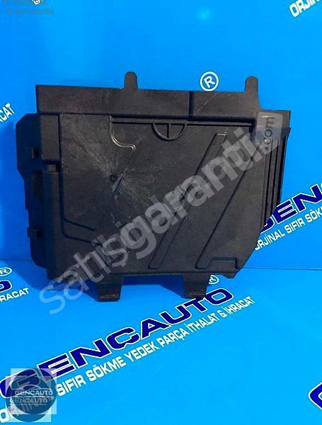 MERCEDES W118 CLA SİGORTA KUTUSU YAN KAPAK SÖKME ORJ A2475459300