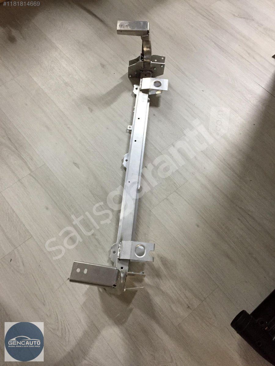 MERCEDES W117 W176 RADYATÖR ALT TAŞIYICI SIFIR İTH A2466200019