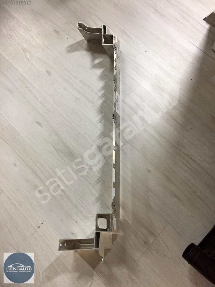 MERCEDES W118 W177 RADYATÖR ALT TAŞIYIÇI SÖKME ORJ A17762251