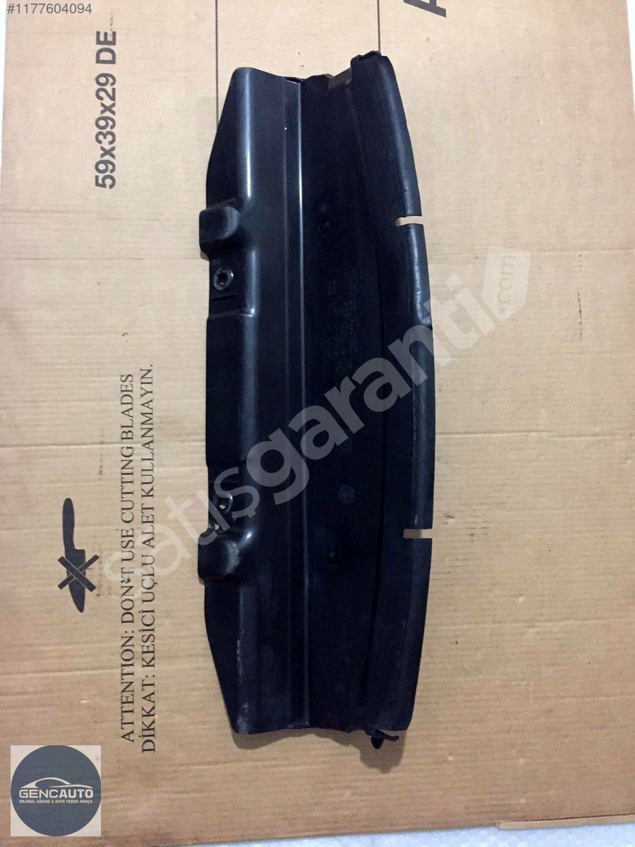 BMW E87 RADYATÖR KASASI ALT SÖKME ORJİNAL OEM 51757128502