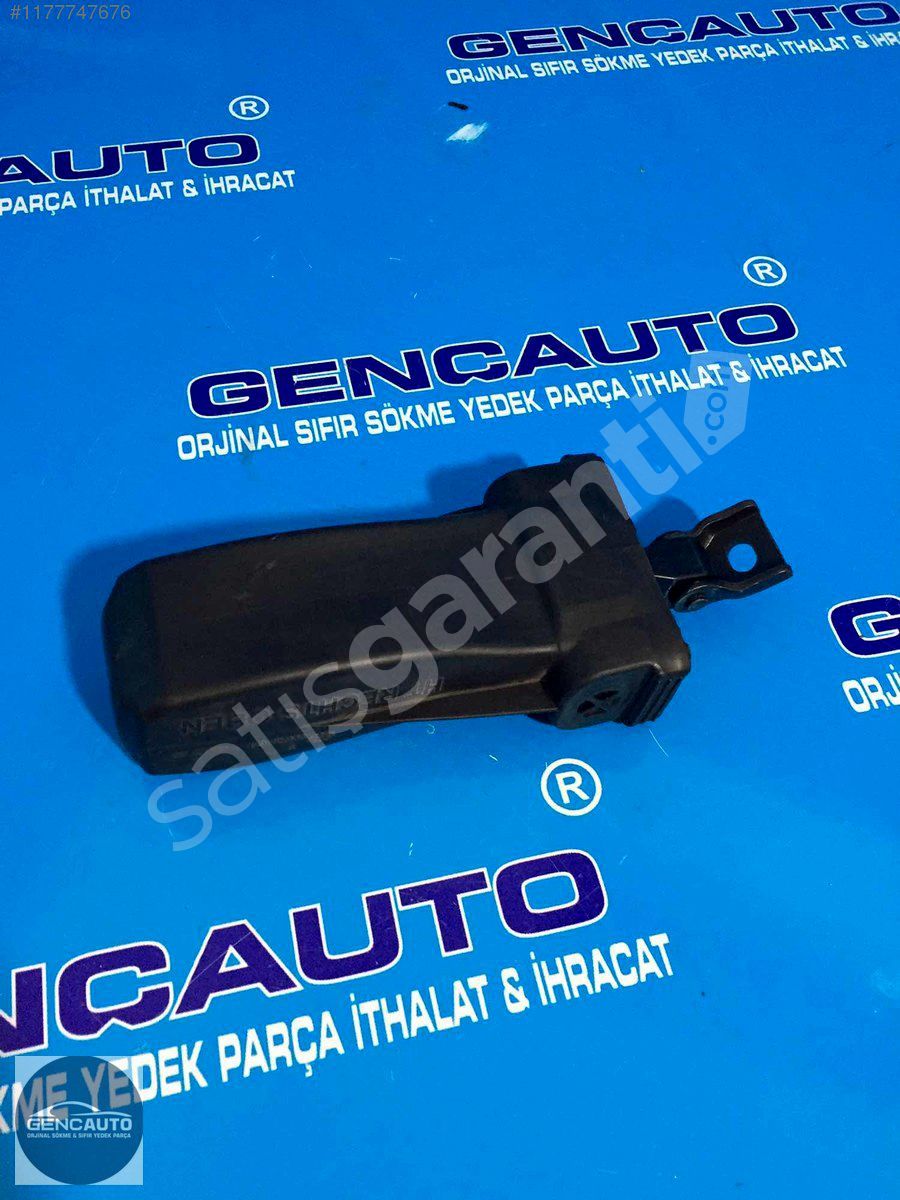 AUDİ A3 KAPI GERGİSİ HER YÖN SÖKME ORJİNAL OEM 8V5839267