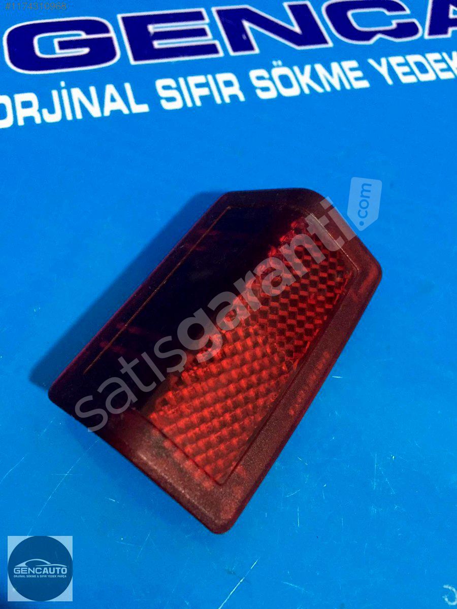 MERCEDES W117 CLA KAPI DÖŞEMESİ REFLEKTÖRÜ SÖKME ORJ A2467201048