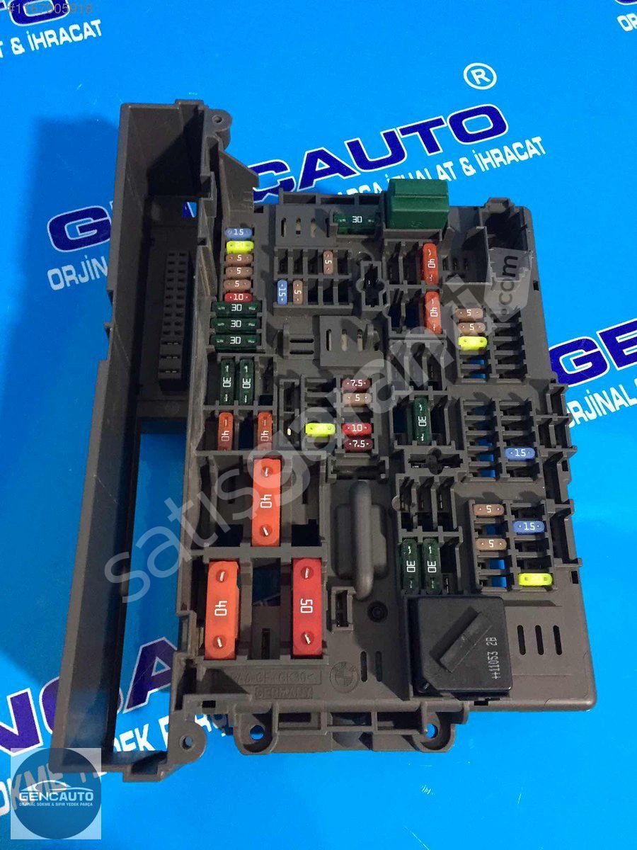 BMW E90 SİGORTA TABLASI SÖKME ORJİNAL OEM 61149119446 BAGAJDA