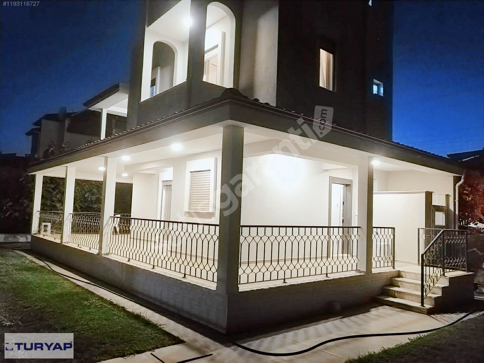 DİKİLİ MUTLU SİTESİNDE 4+1 SATILIK VİLLA