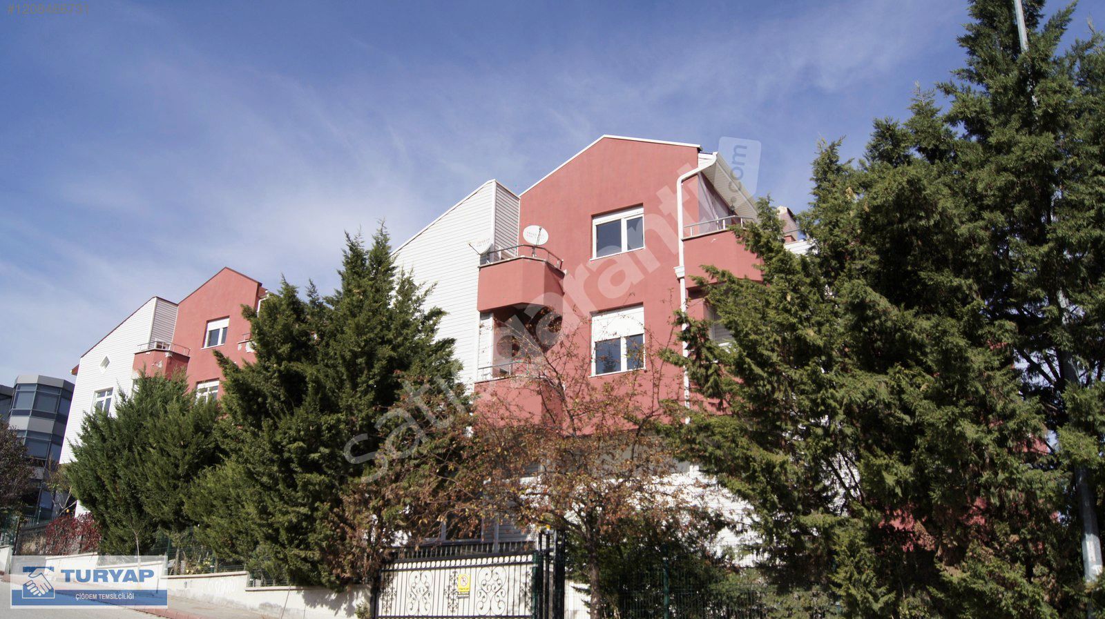 TURYAP'TAN PARK CADDESİNDE 7+2 500m² SATILIK LÜX VİLLA