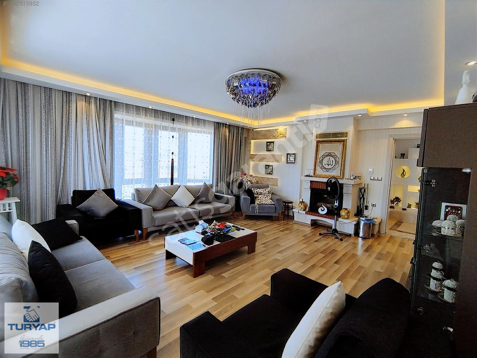 Yalova Merkez Hastane Yolunda Havuzlu Site İçerisinde İkiz Villa