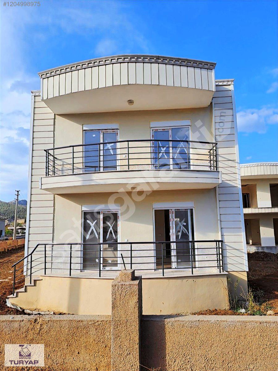 ANTALYA BADEMAĞACIN DA SATILIK SİTE İÇERİSİN DE 2+1 VİLLA