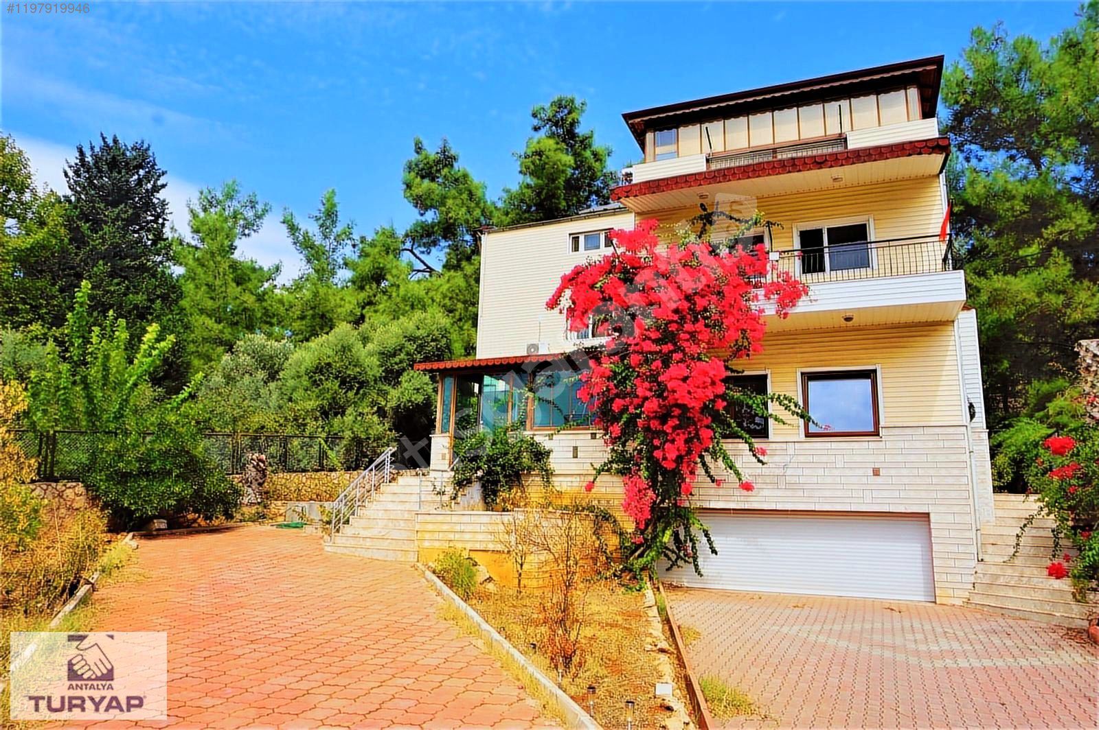 GÖÇERLER - ŞEHİR HASTANESİ KARŞISI SATILIK TRİPLEKS VİLLA