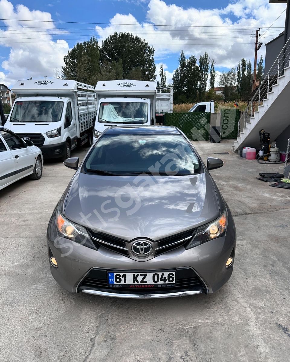 2013 Auris 