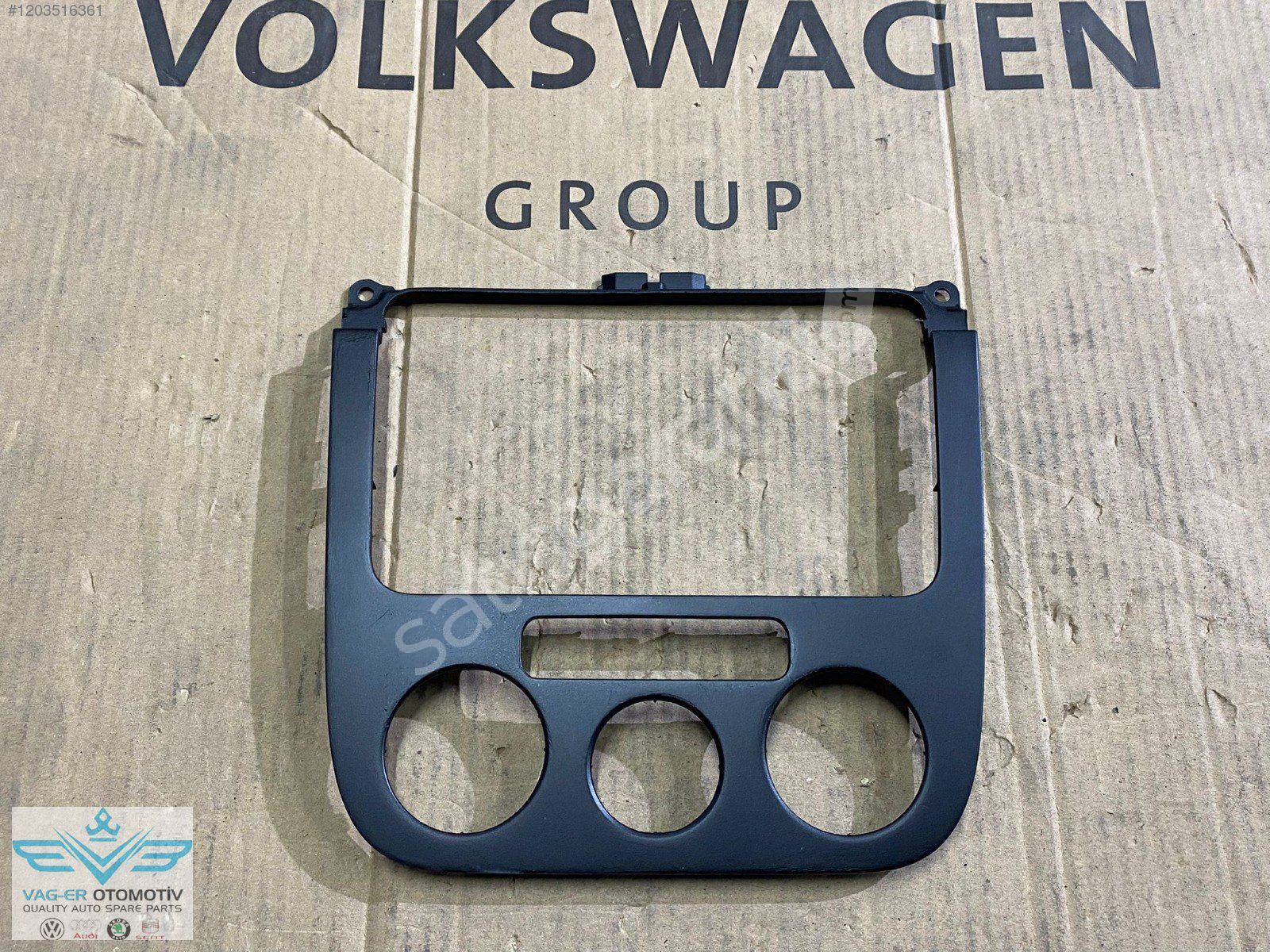 JETTA 2006-2011 MULTİMEYDA EKRAN TEYİP CERECEVESİ 1K0858071 /OEM
