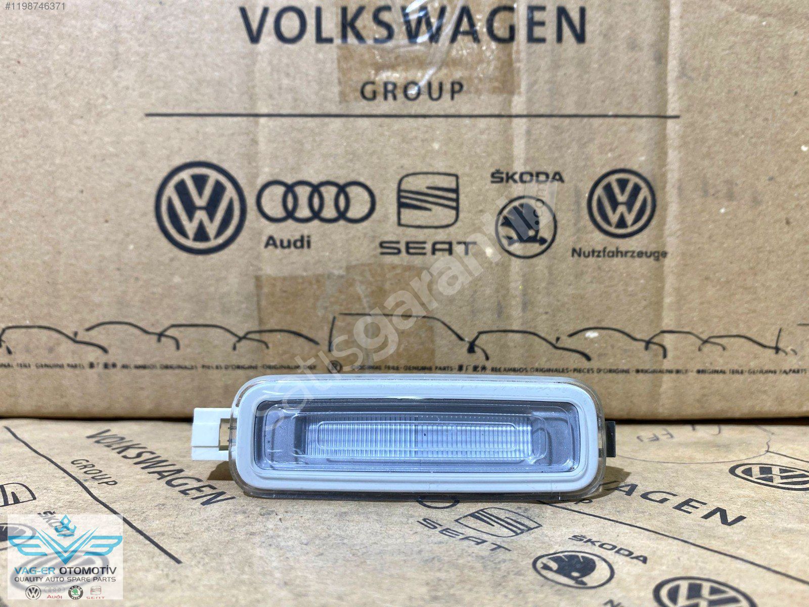 AUDİ A3 2020-2024 GÜNEŞLİK MAKYAJ LAMBASI IŞIĞI SOL SAĞ 4M09471