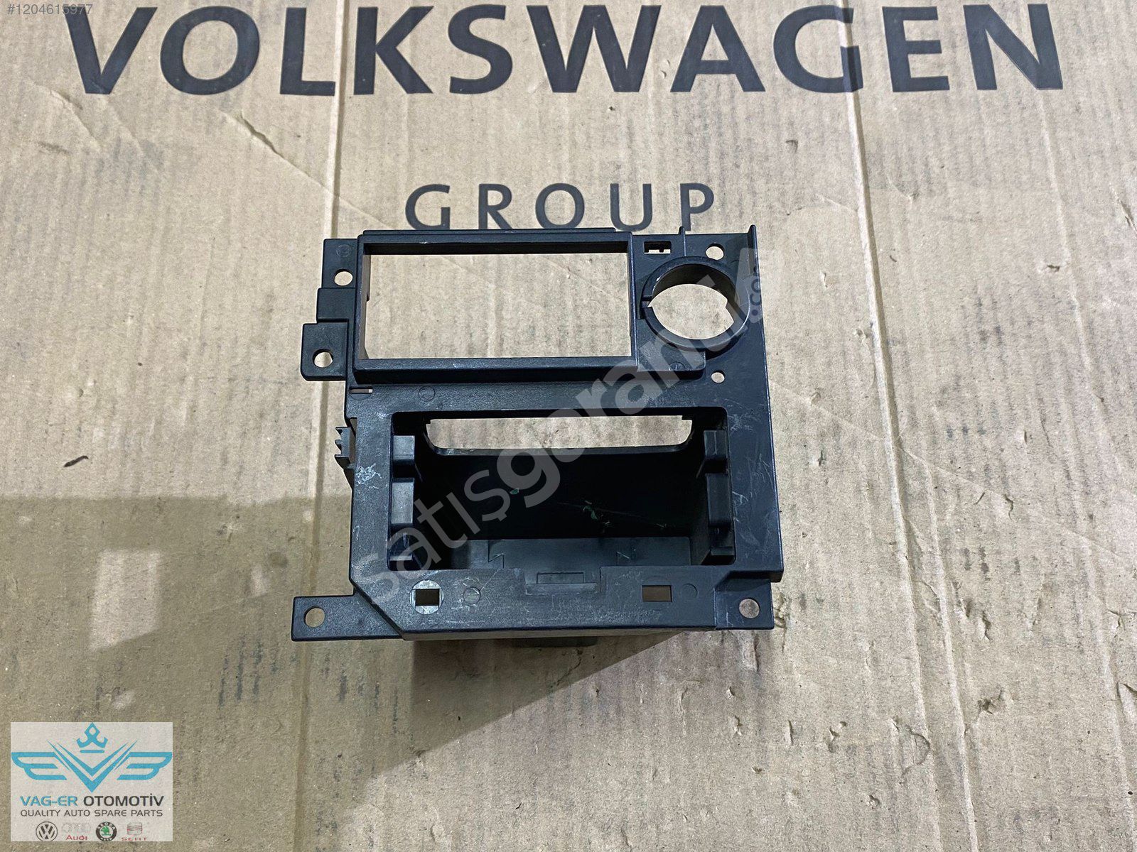 VW TRANSPORTER T4 ÖN ORTA KÜLLÜK YUVASI BRAKETİ 7D0857305B