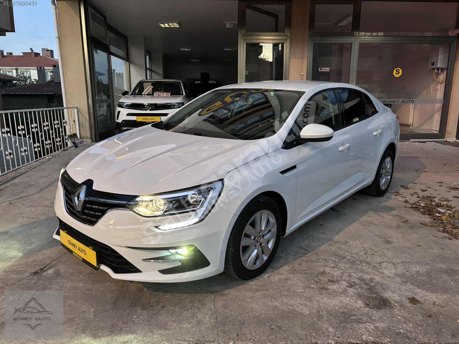 2024 ÇIKIŞLI BOYASIZ 18.000 KM'DE HAYALET EKRAN ELEKTRONİK PARK